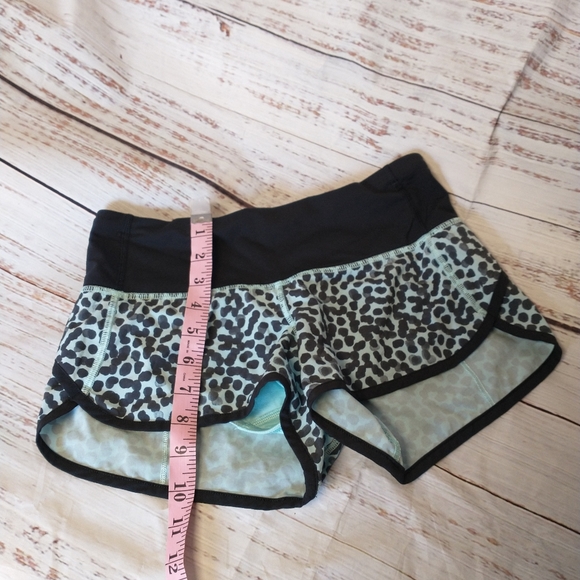 Lululemon run Speed Short Lined Athletic Lightweight size 2 - Picture 5 of 6